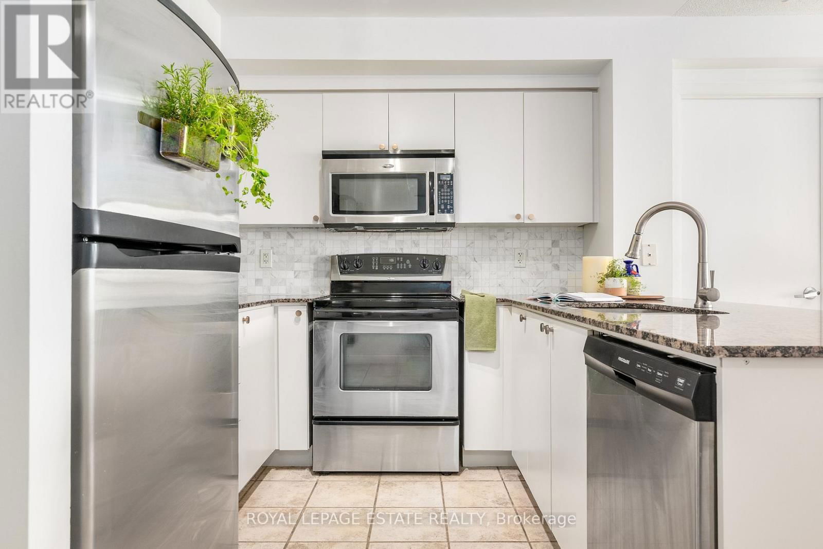 1011 - 231 FORT YORK BOULEVARD Image 11