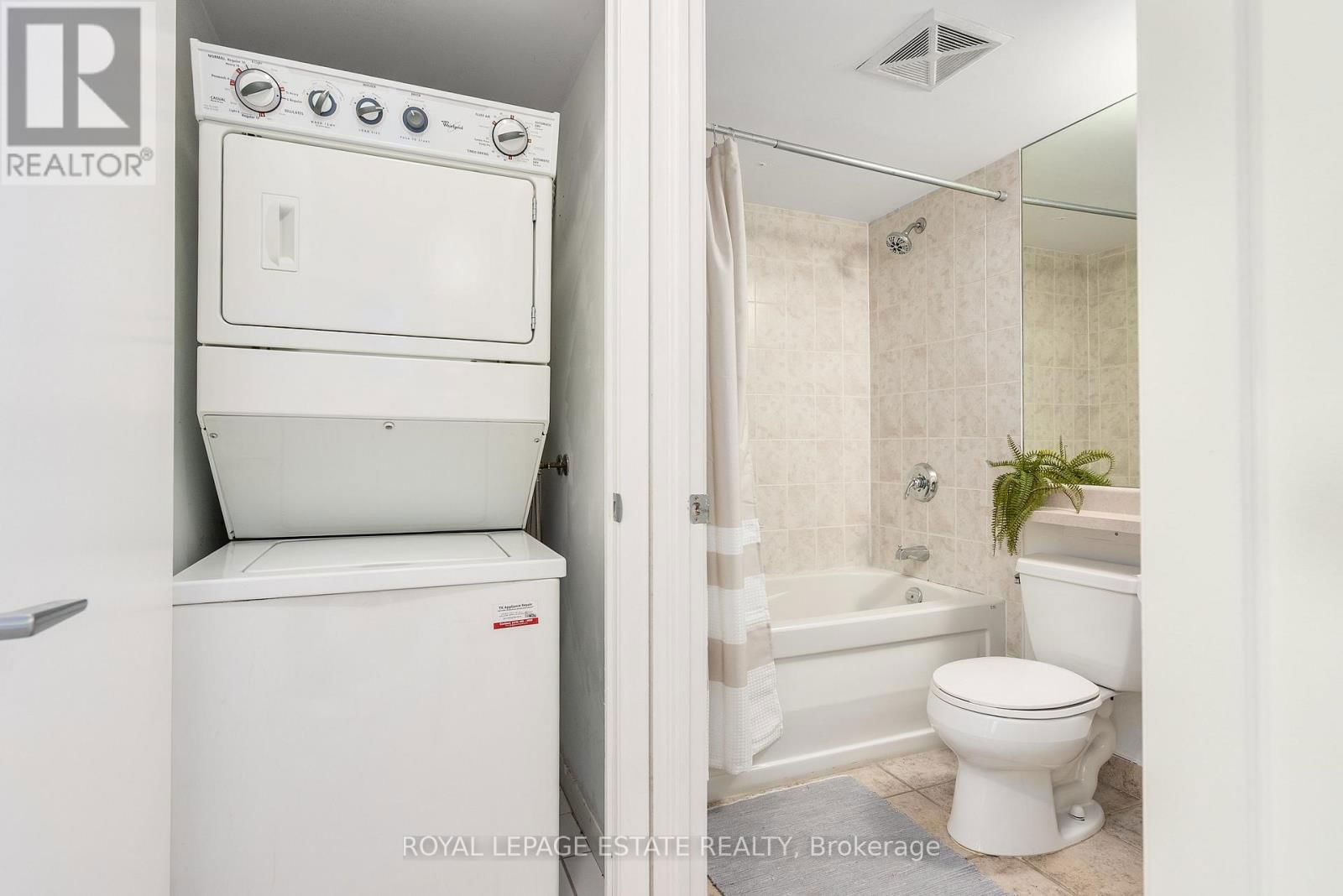 1011 - 231 FORT YORK BOULEVARD Image 24