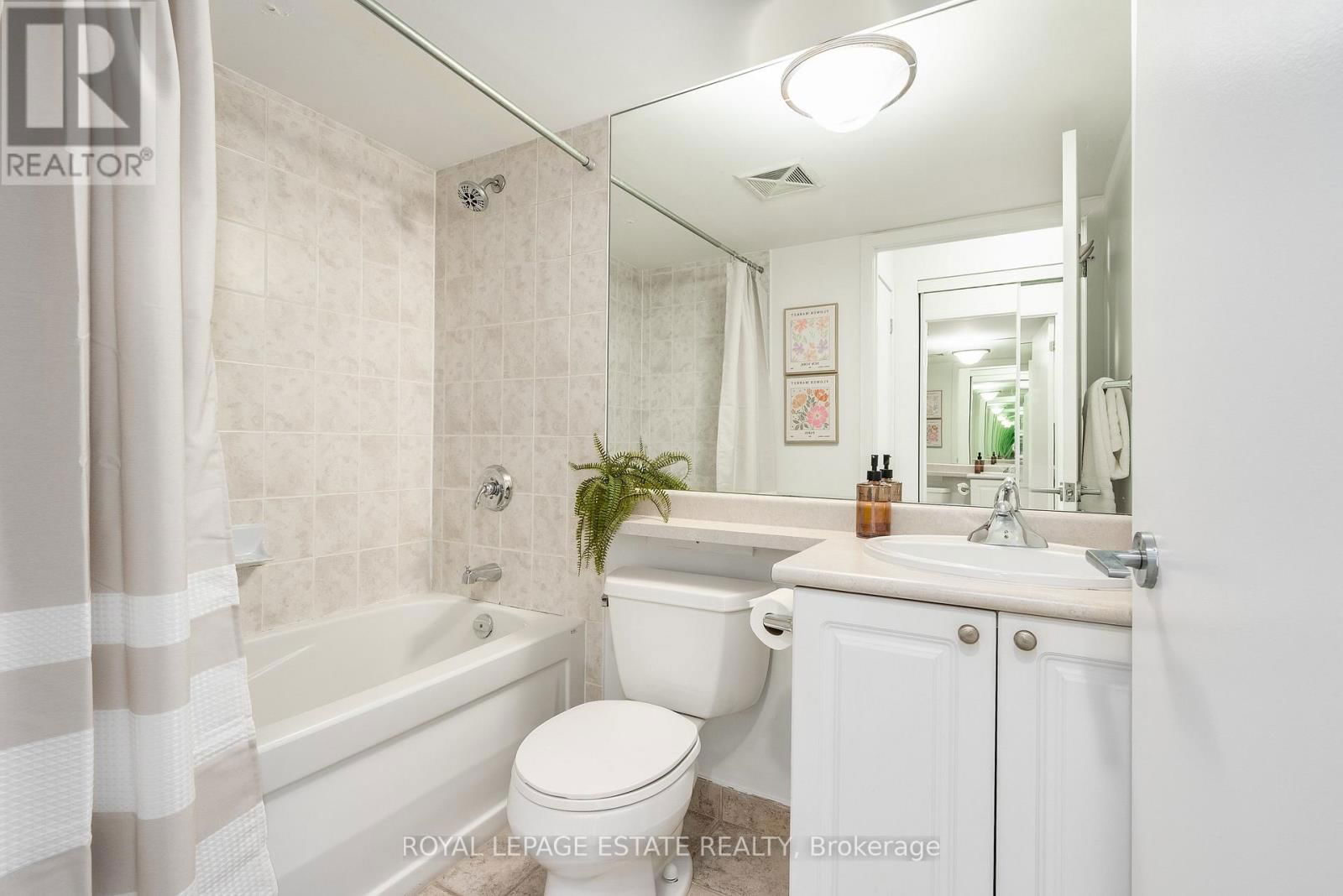 1011 - 231 FORT YORK BOULEVARD Image 25