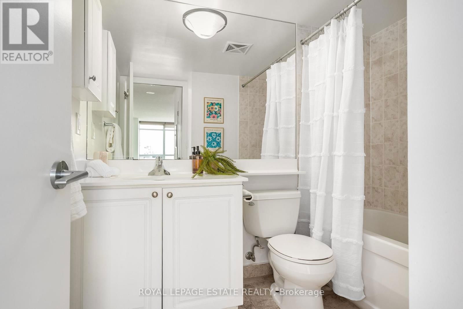 1011 - 231 FORT YORK BOULEVARD Image 27