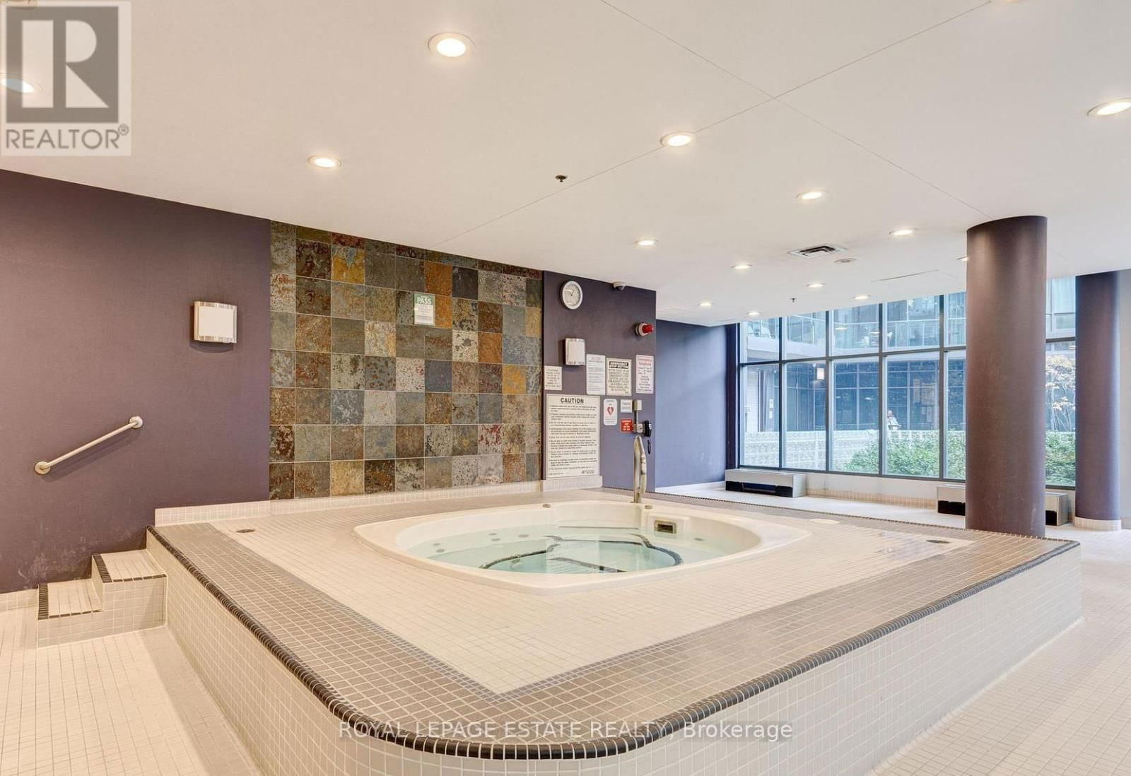 1011 - 231 FORT YORK BOULEVARD Image 32