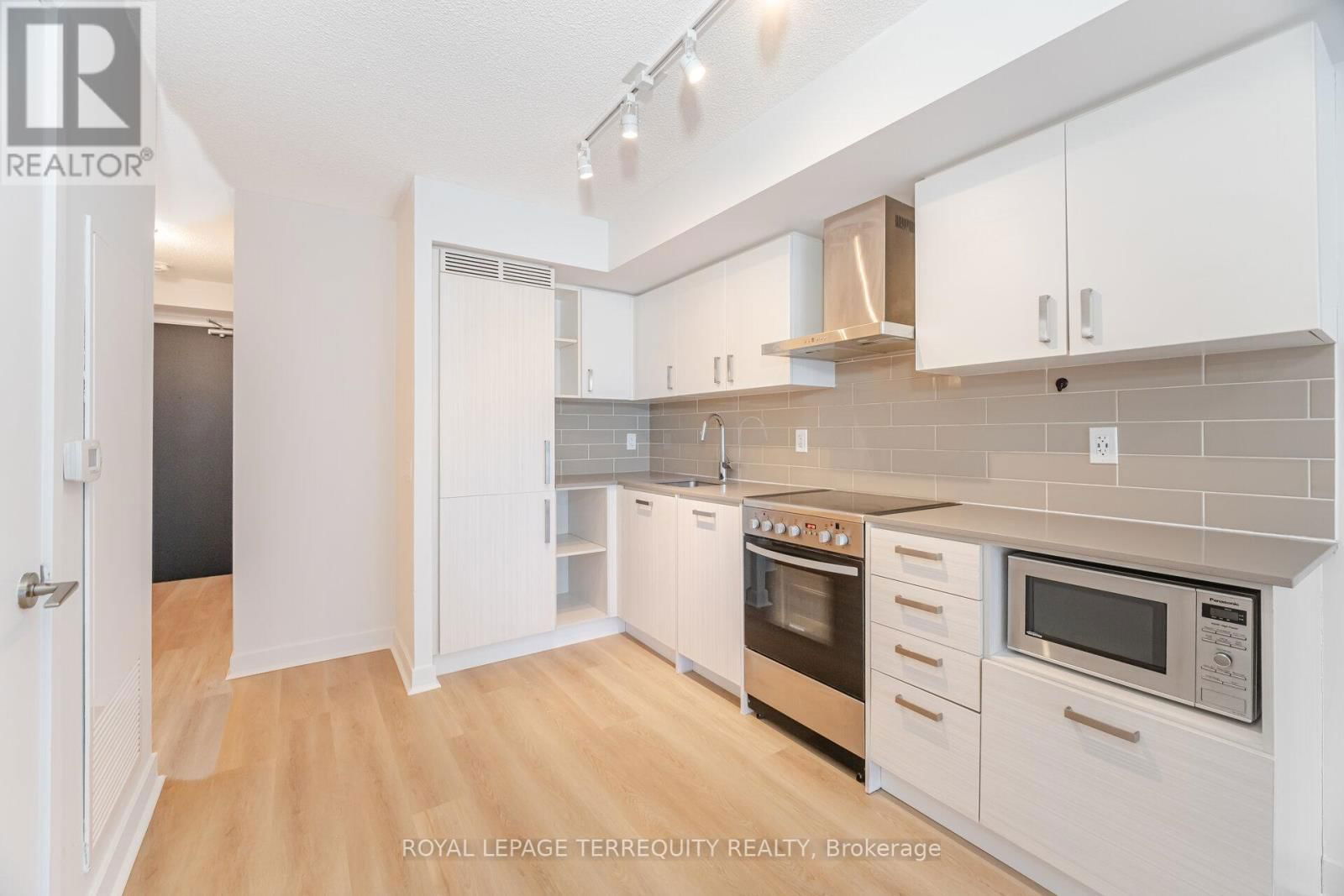 405 - 125 REDPATH AVENUE Image 18