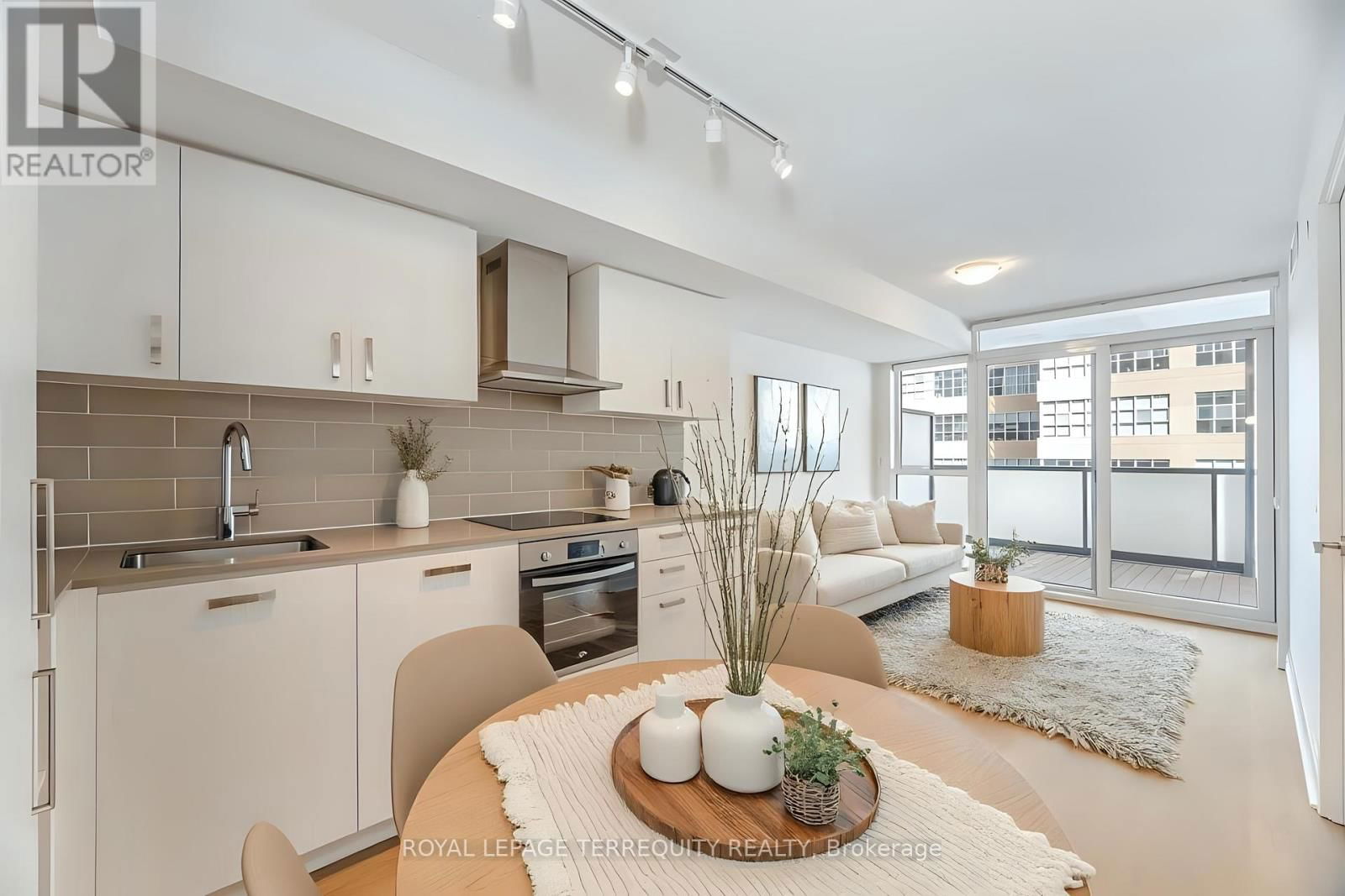 405 - 125 REDPATH AVENUE Image 3