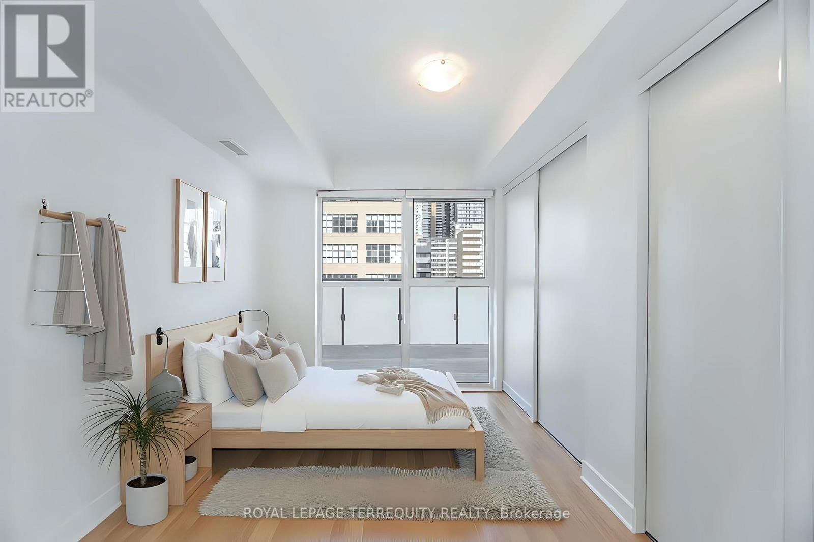405 - 125 REDPATH AVENUE Image 4