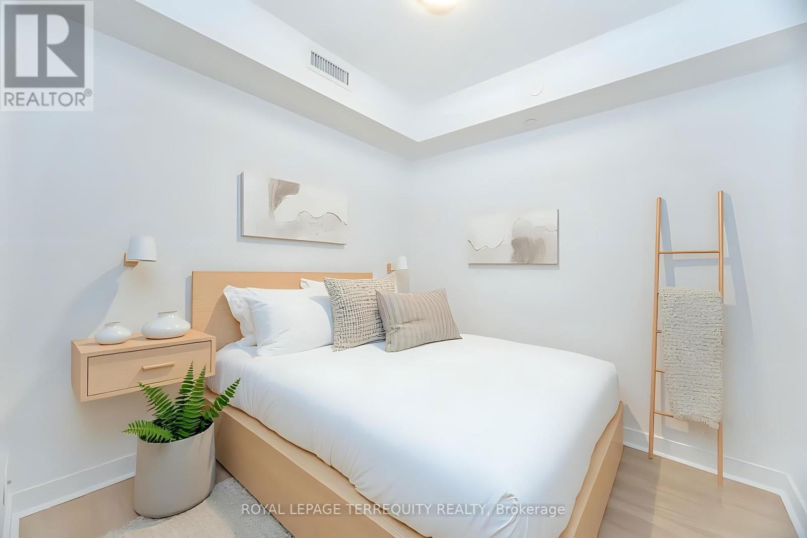 405 - 125 REDPATH AVENUE Image 5