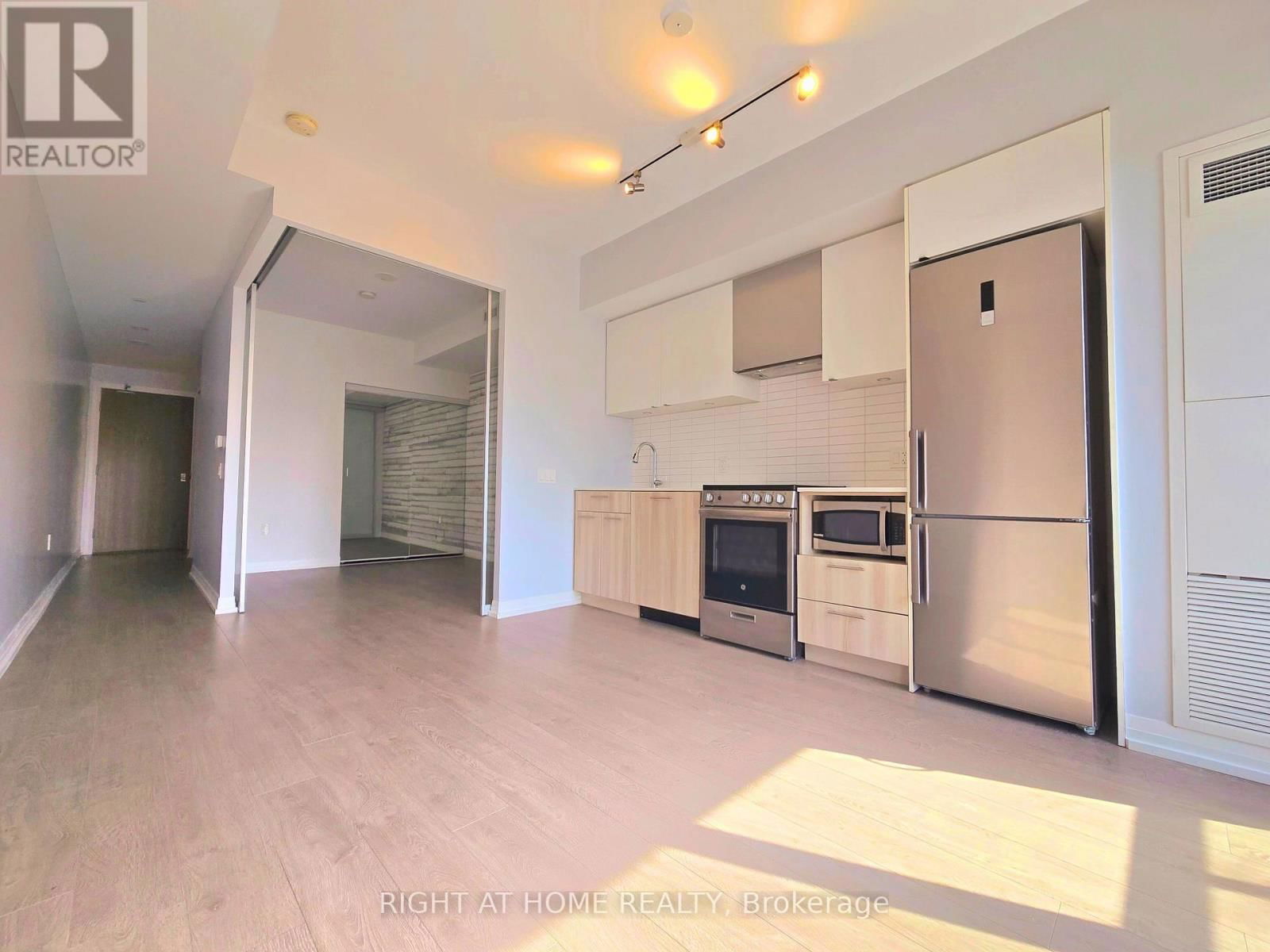 931 - 251 JARVIS STREET Image 3
