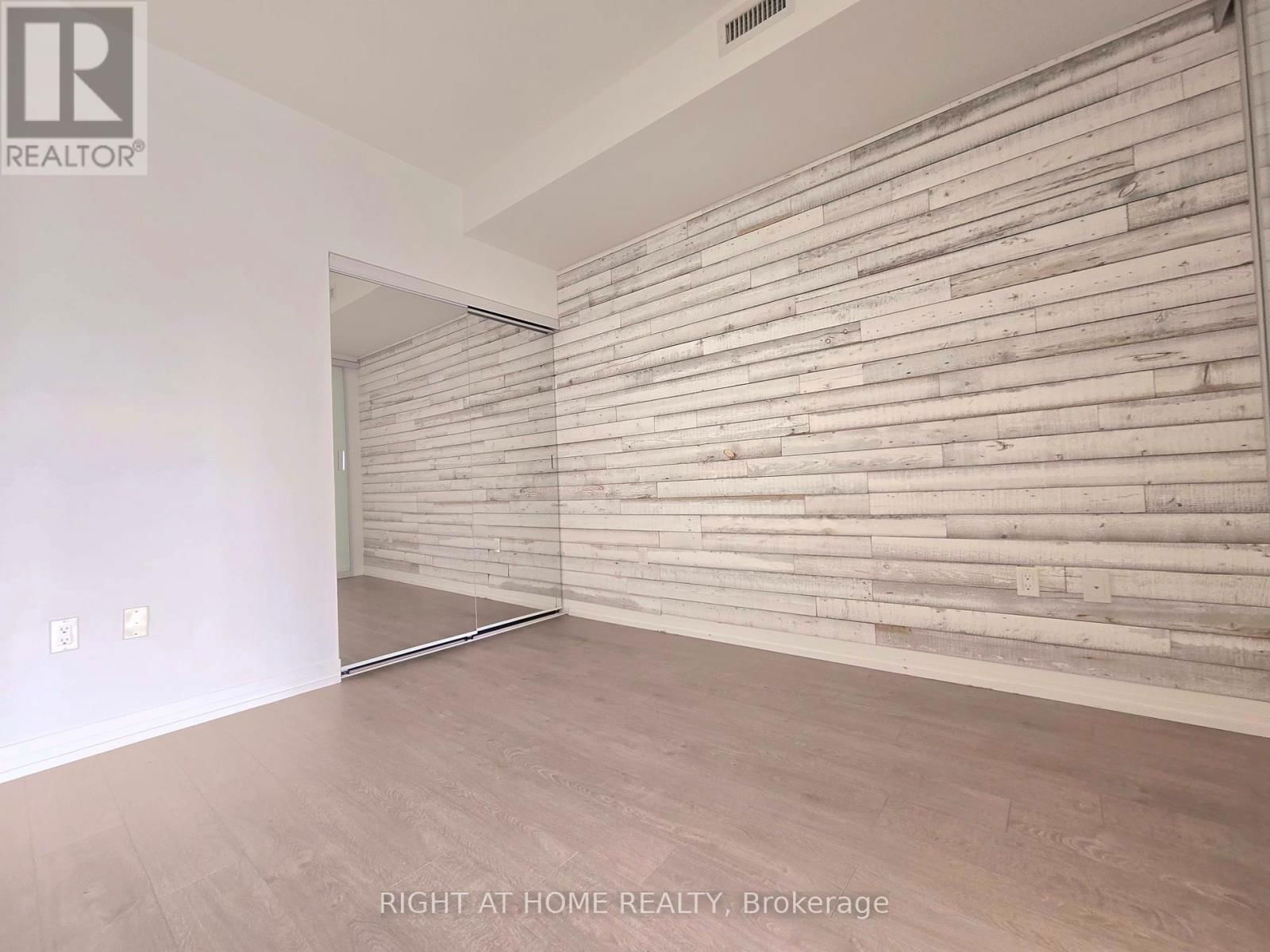931 - 251 JARVIS STREET Image 4