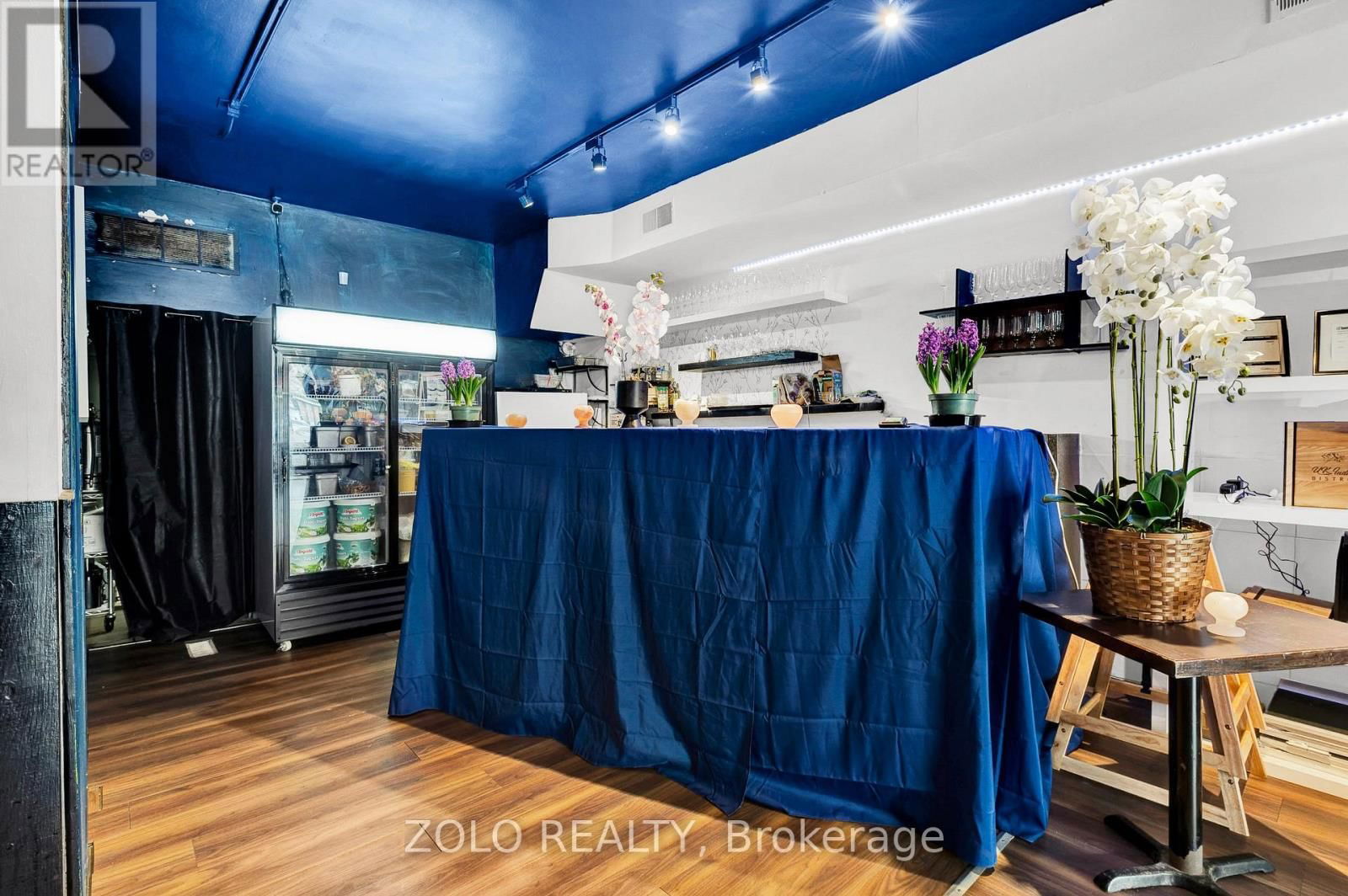 695 COLLEGE STREET Image 10
