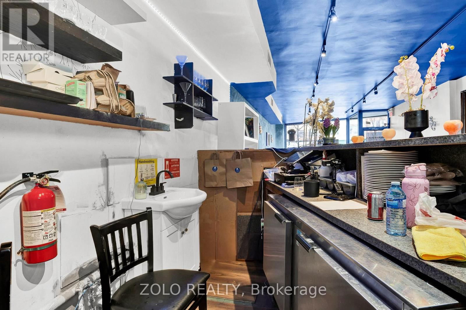 695 COLLEGE STREET Image 11