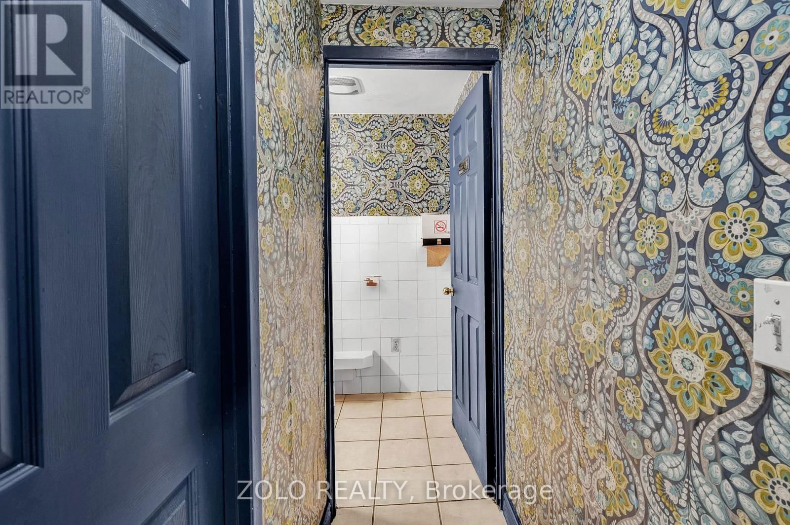 695 COLLEGE STREET Image 12