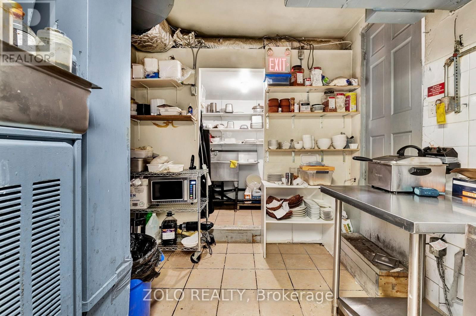 695 COLLEGE STREET Image 18