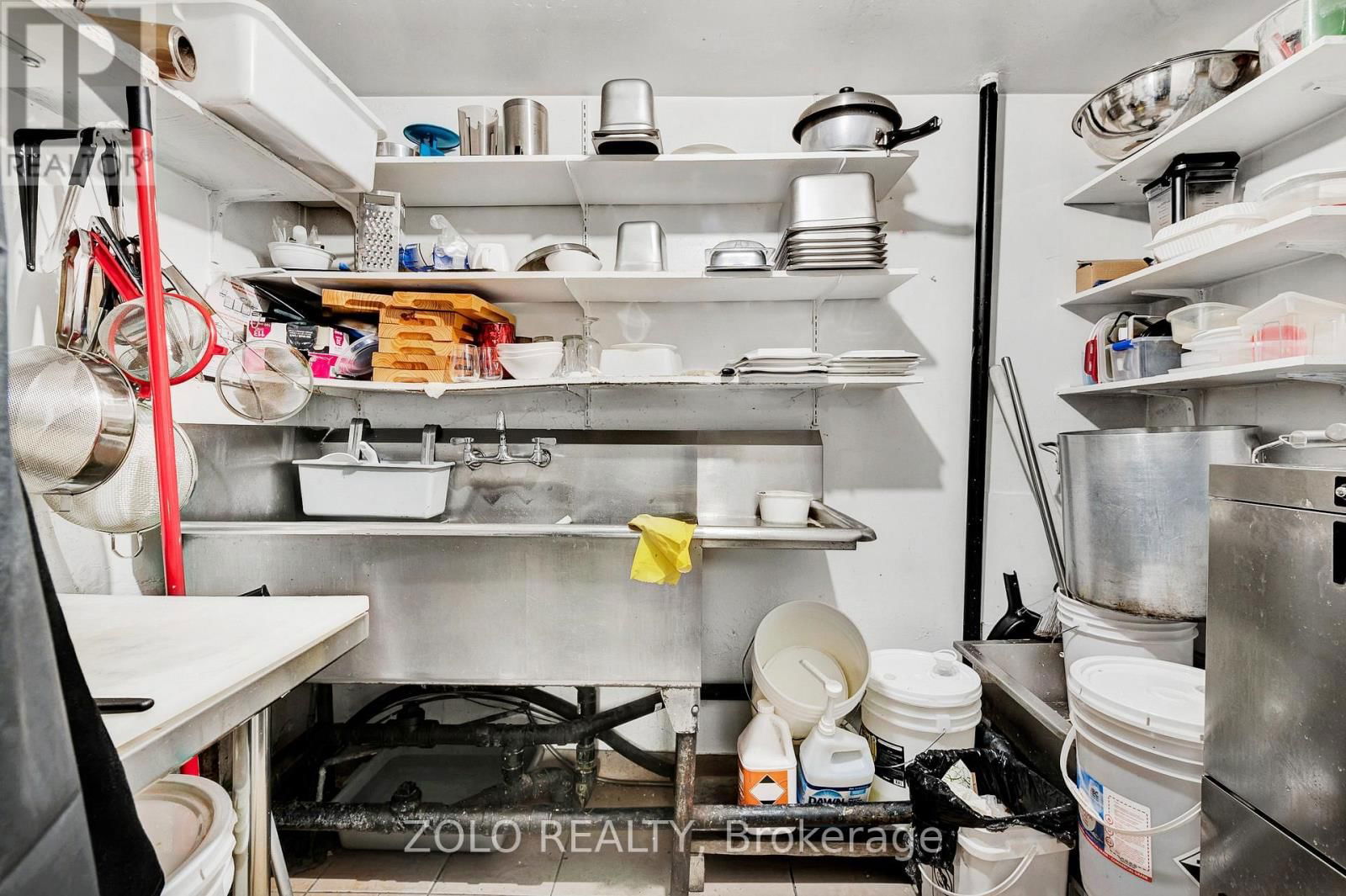 695 COLLEGE STREET Image 19