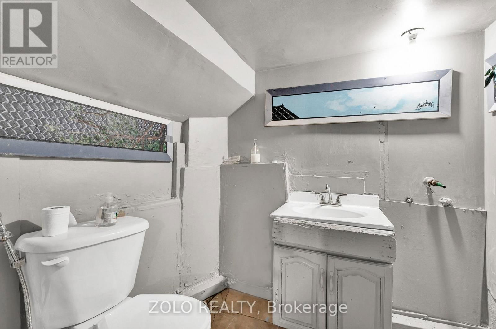 695 COLLEGE STREET Image 20
