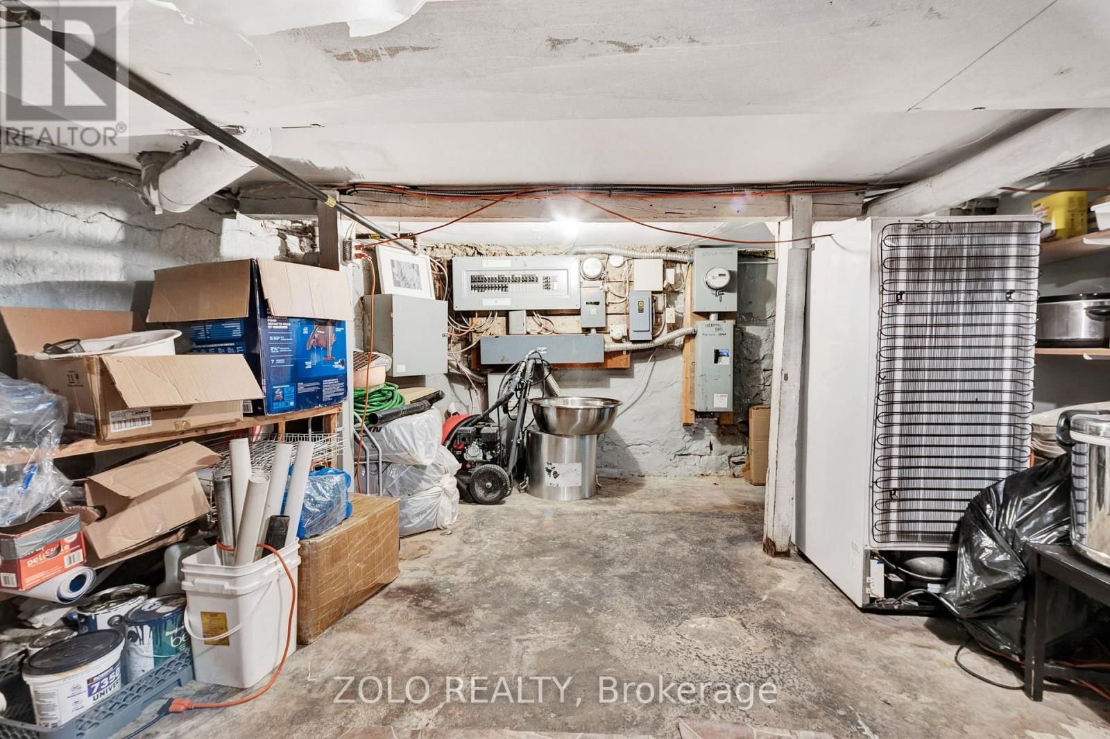 695 COLLEGE STREET Image 23