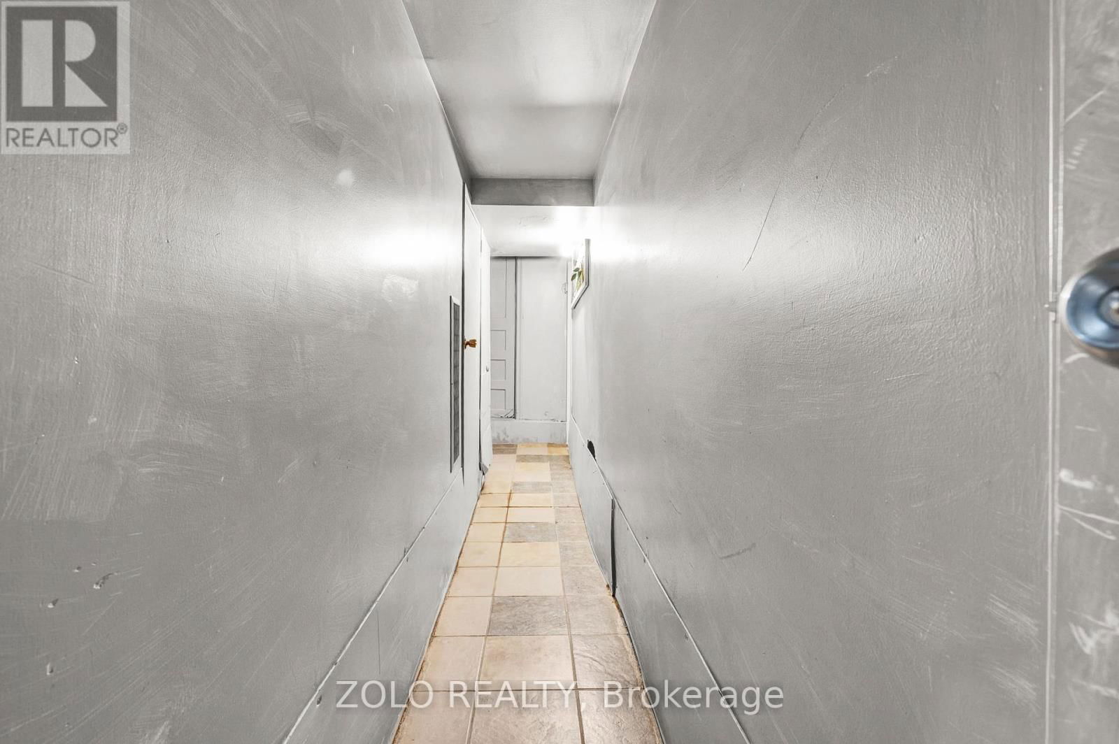 695 COLLEGE STREET Image 24