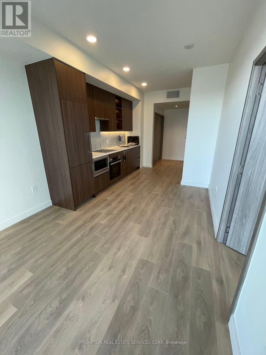 2015 - 85 MCMAHON DRIVE Image 17