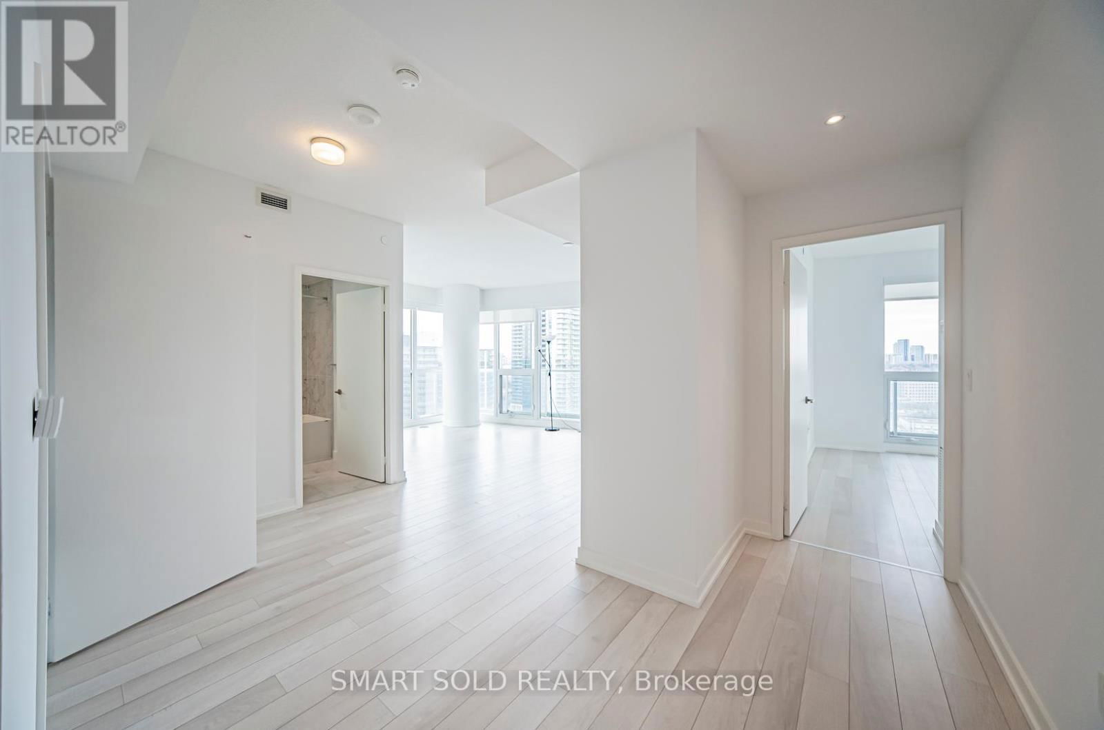 1209 - 117 MCMAHON DRIVE Image 12
