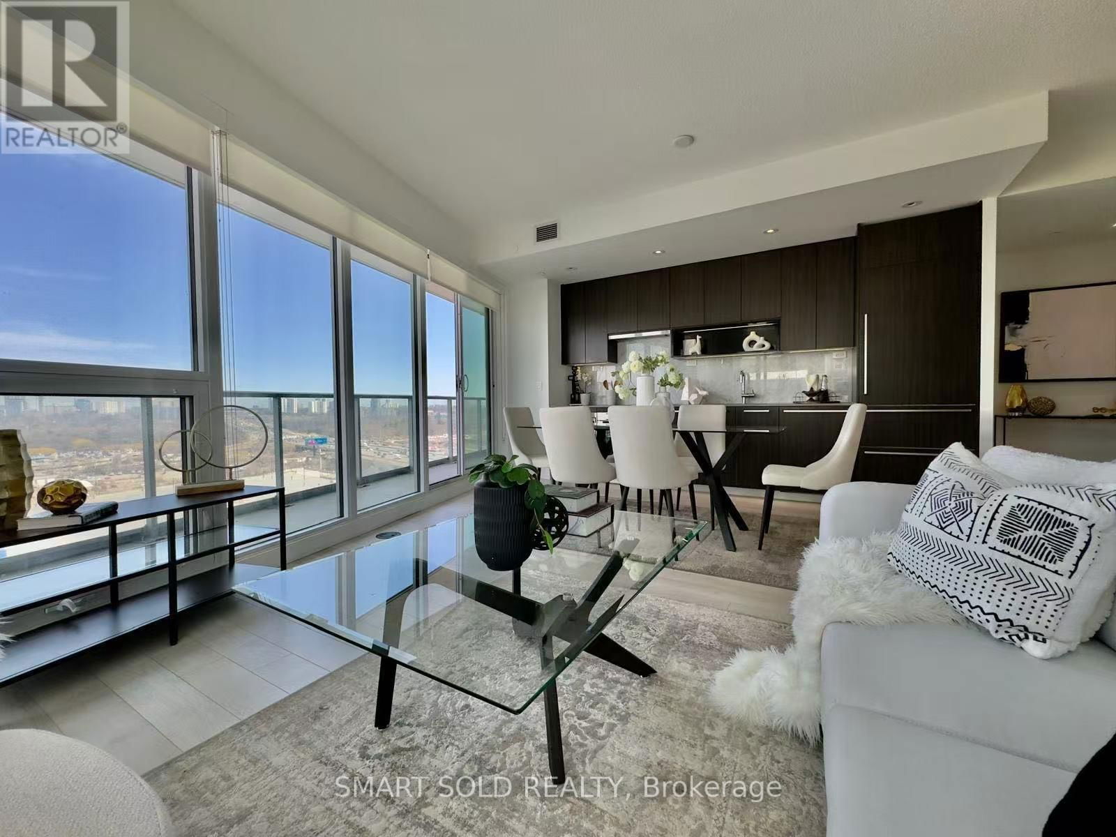 1209 - 117 MCMAHON DRIVE Image 18