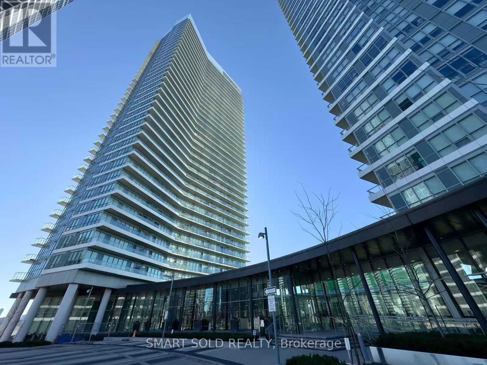 1209 - 117 MCMAHON DRIVE Image 2