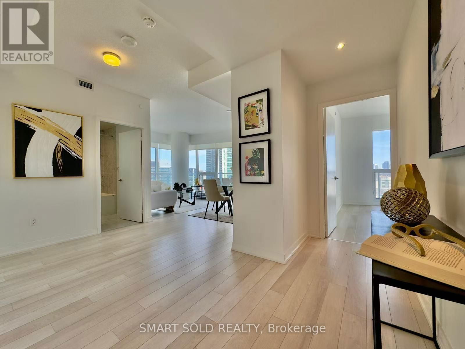 1209 - 117 MCMAHON DRIVE Image 6
