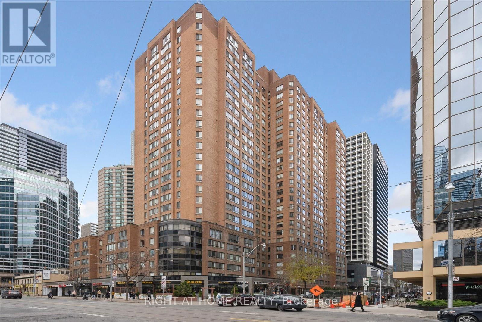 1407 - 633 BAY STREET Image 1