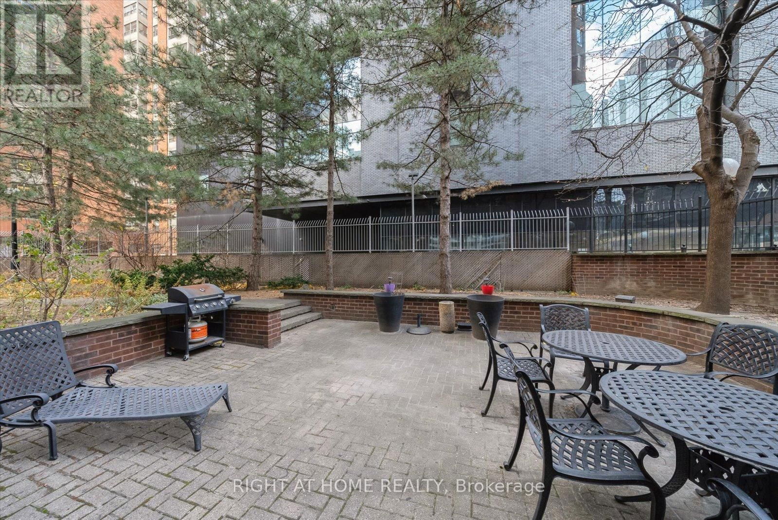 1407 - 633 BAY STREET Image 34