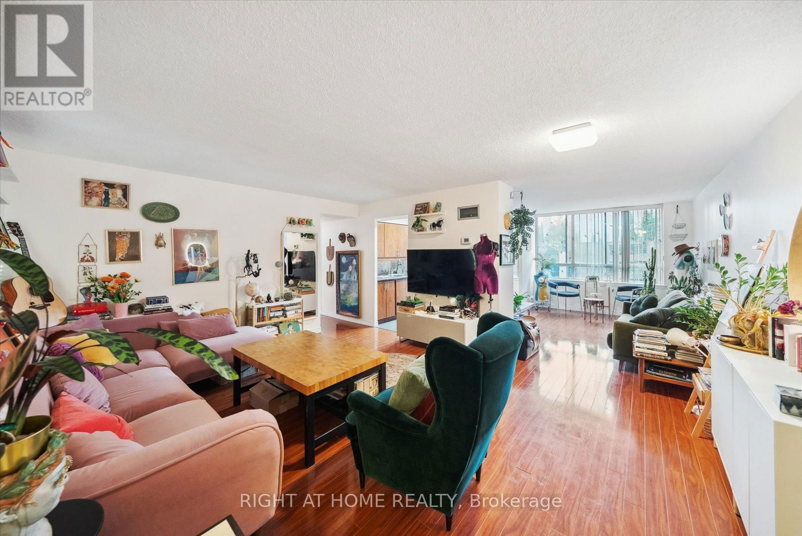 1407 - 633 BAY STREET Image 5