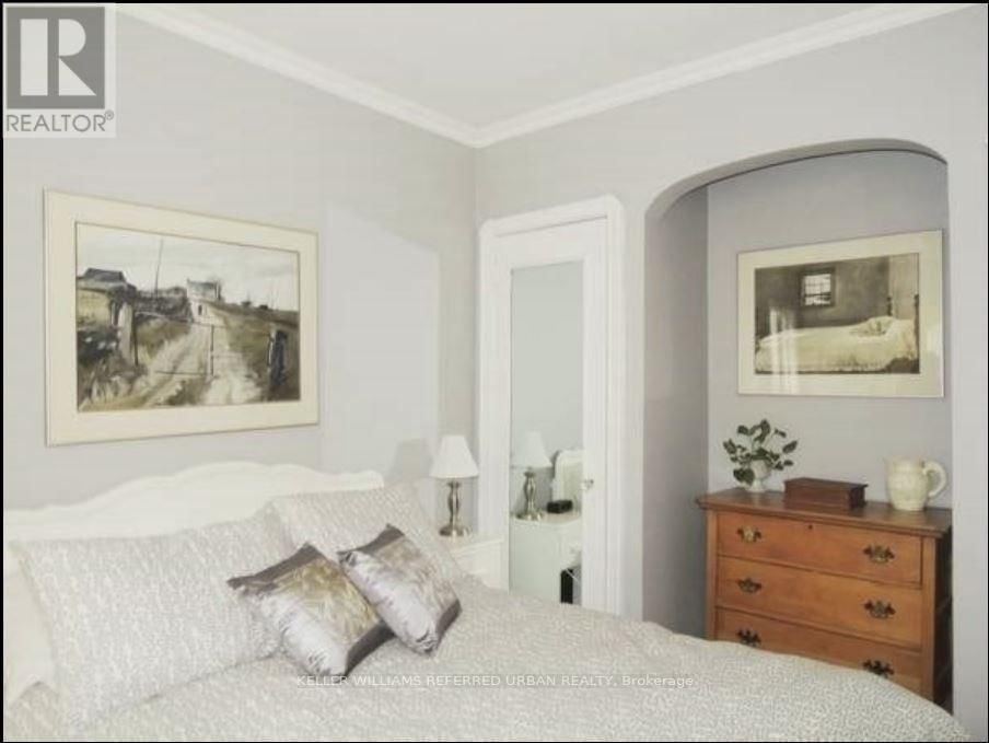 Unit 2 - 2017 AVENUE ROAD Image 4