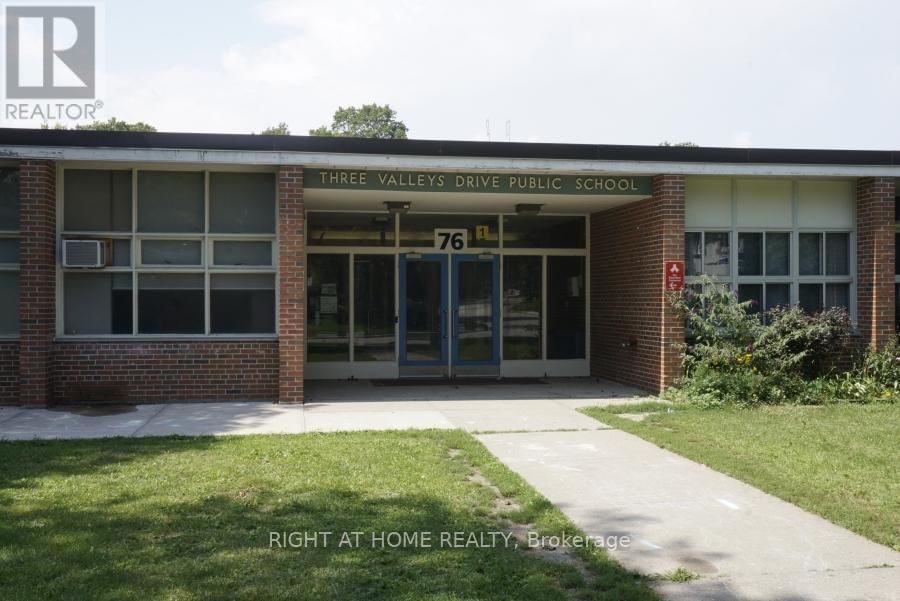 12 - 50 THREE VALLEYS DRIVE Image 26