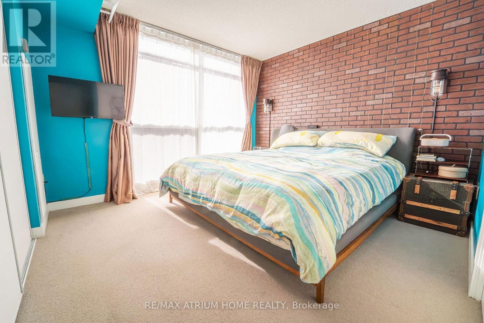 1502 - 29 SINGER COURT Image 6