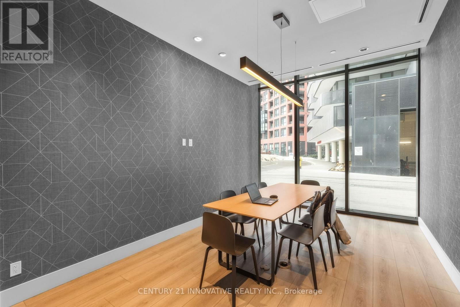 226 - 30 TRETTI WAY Image 18