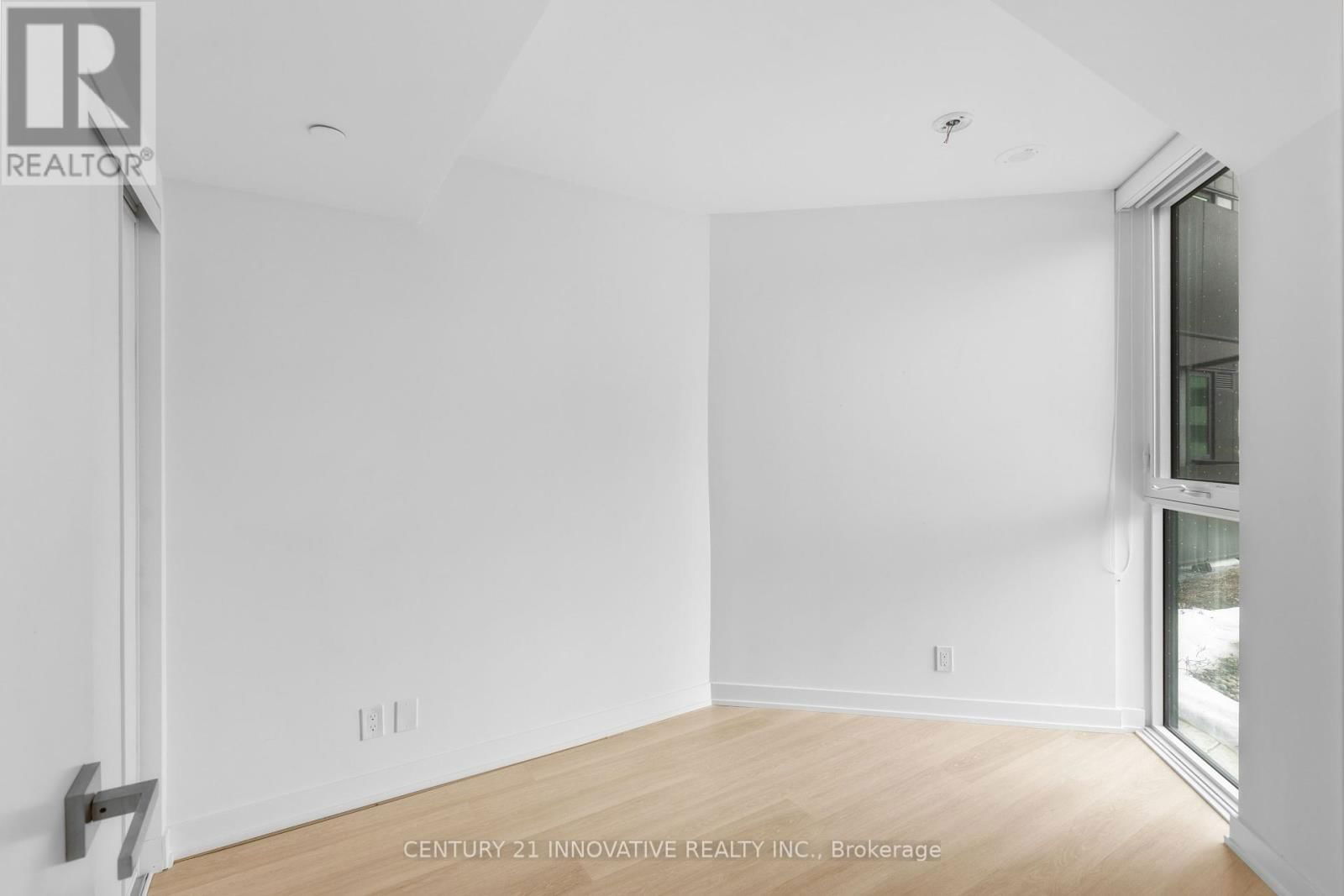 226 - 30 TRETTI WAY Image 4