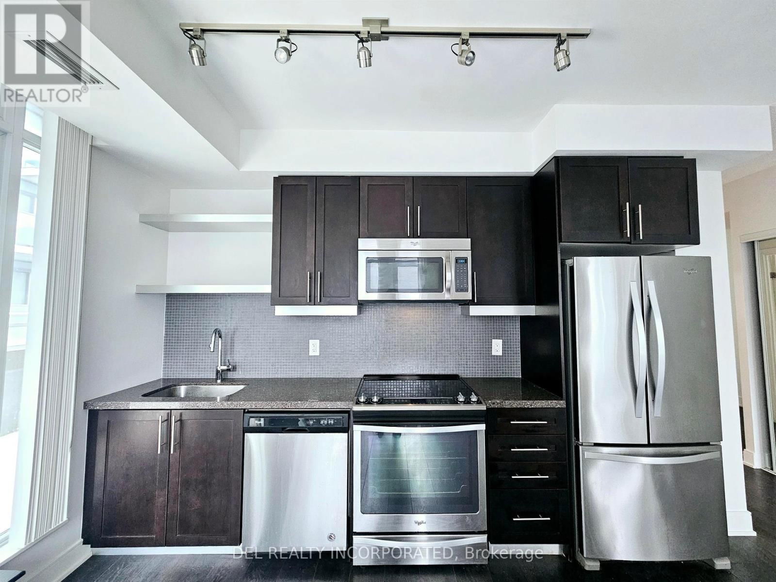 903 - 525 ADELAIDE STREET WEST Image 1