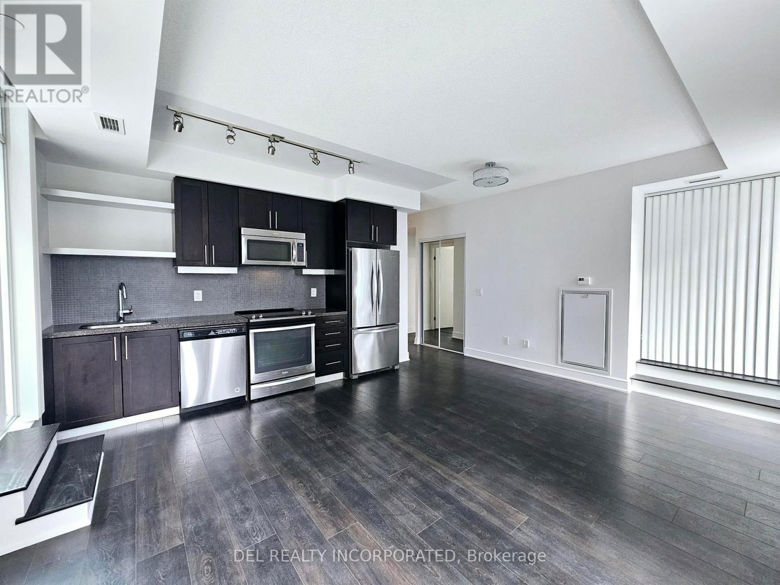 903 - 525 ADELAIDE STREET WEST Image 3