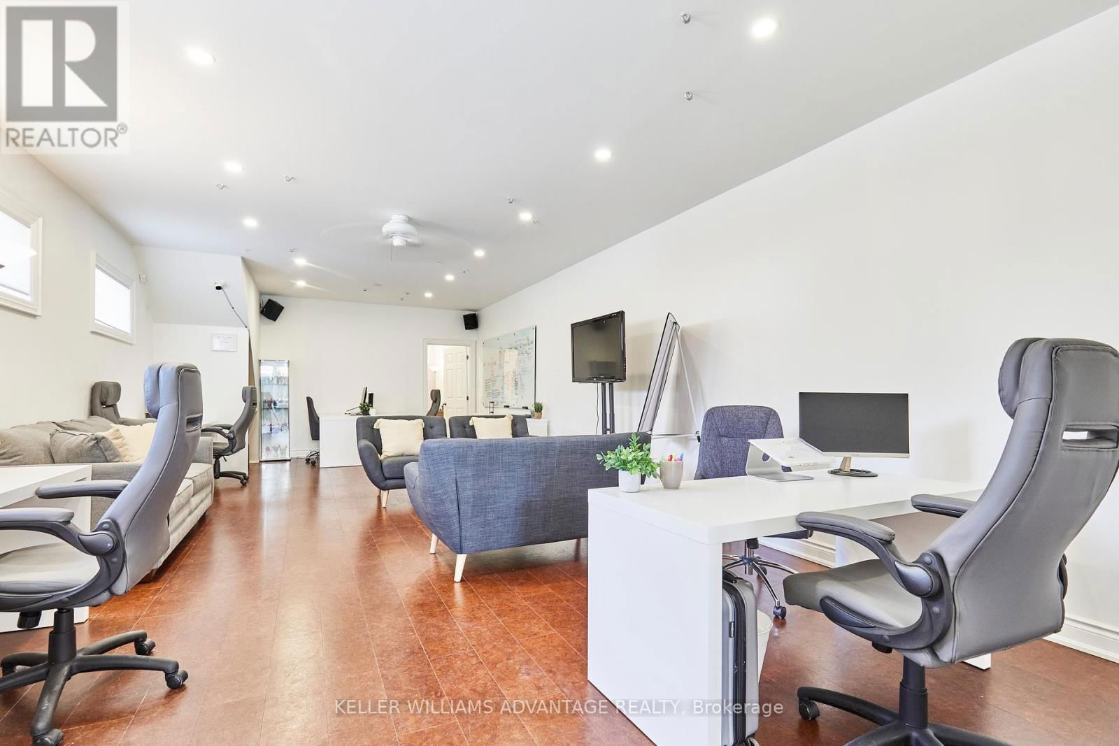 477 DAVISVILLE AVENUE Image 12