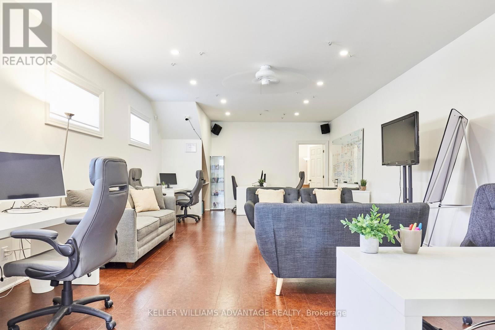 477 DAVISVILLE AVENUE Image 13