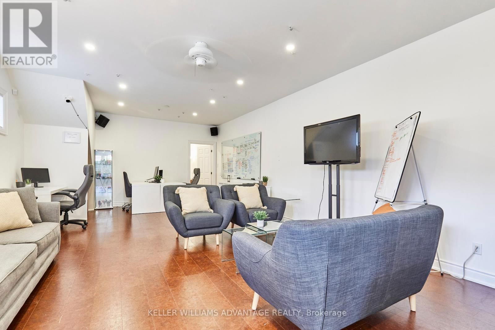 477 DAVISVILLE AVENUE Image 15