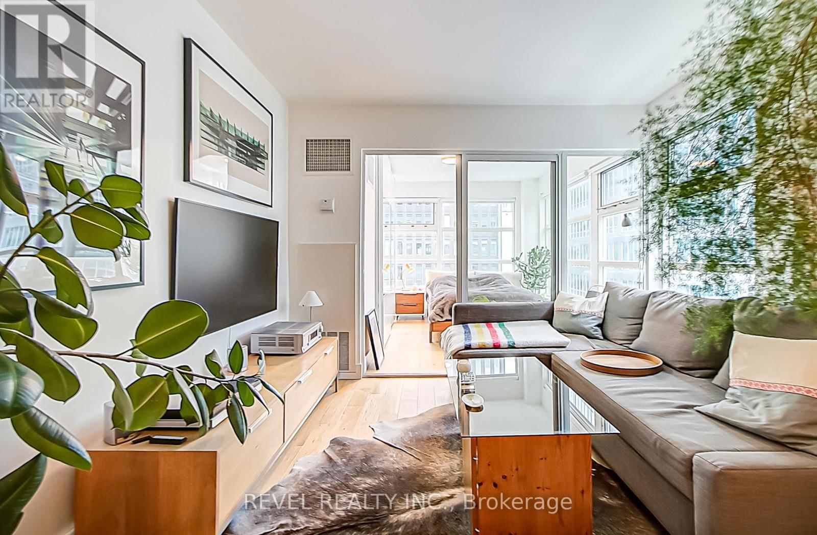 1004 - 50 LOMBARD STREET Image 4