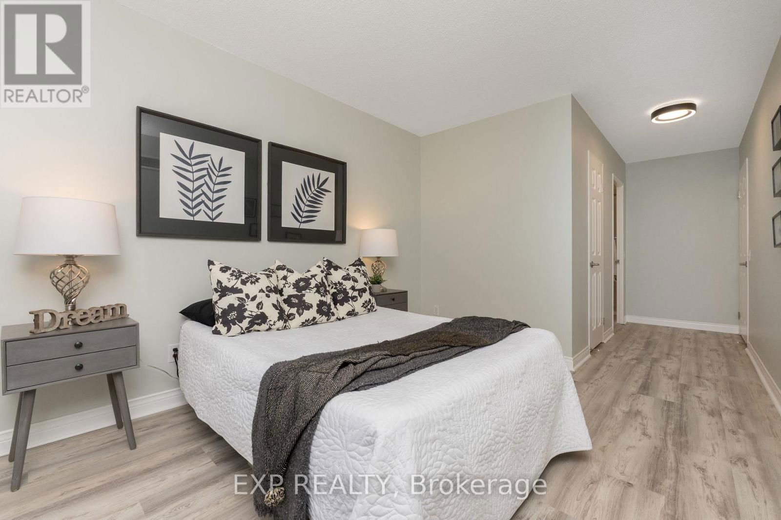 214 - 7 BISHOP AVENUE Image 18