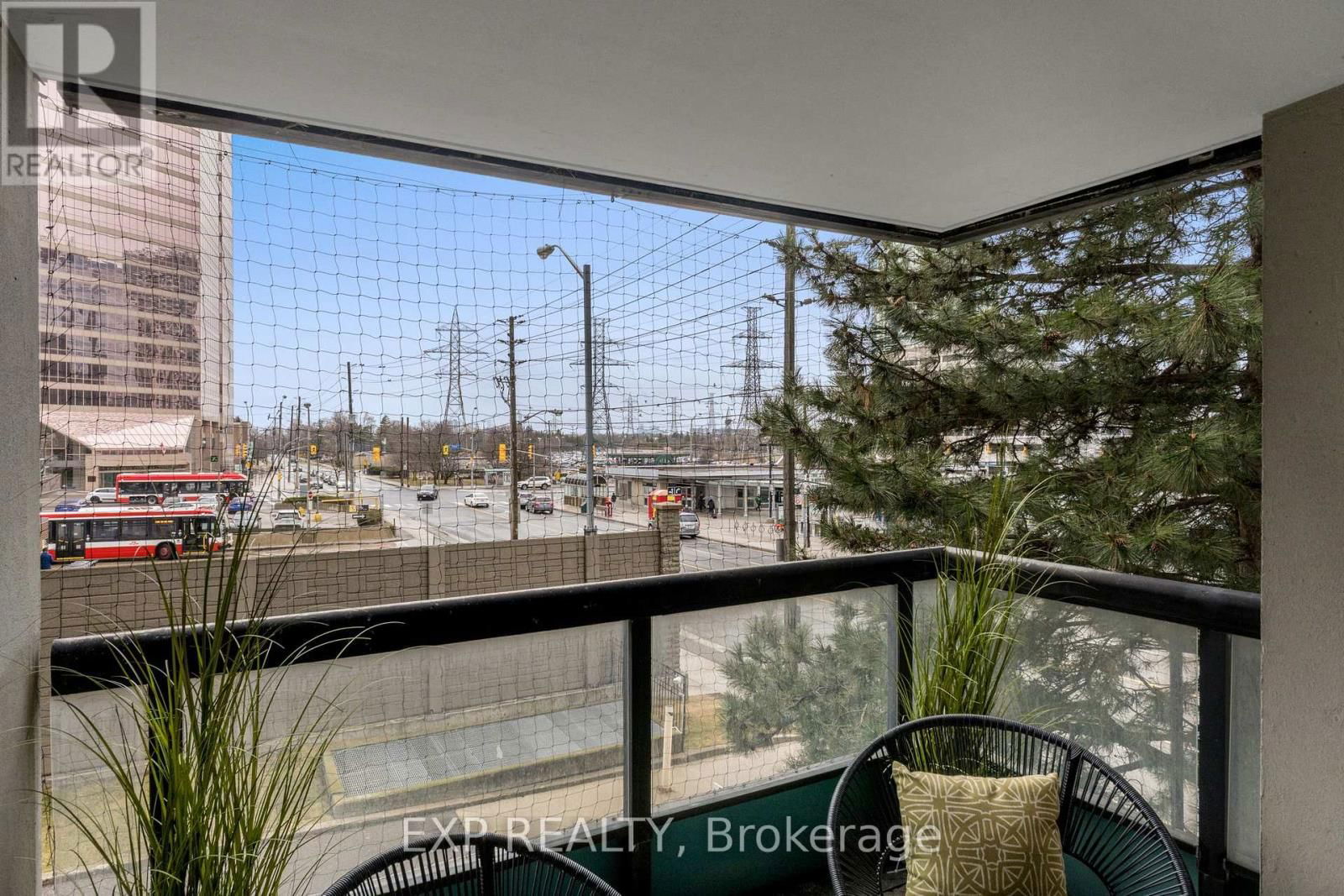214 - 7 BISHOP AVENUE Image 28