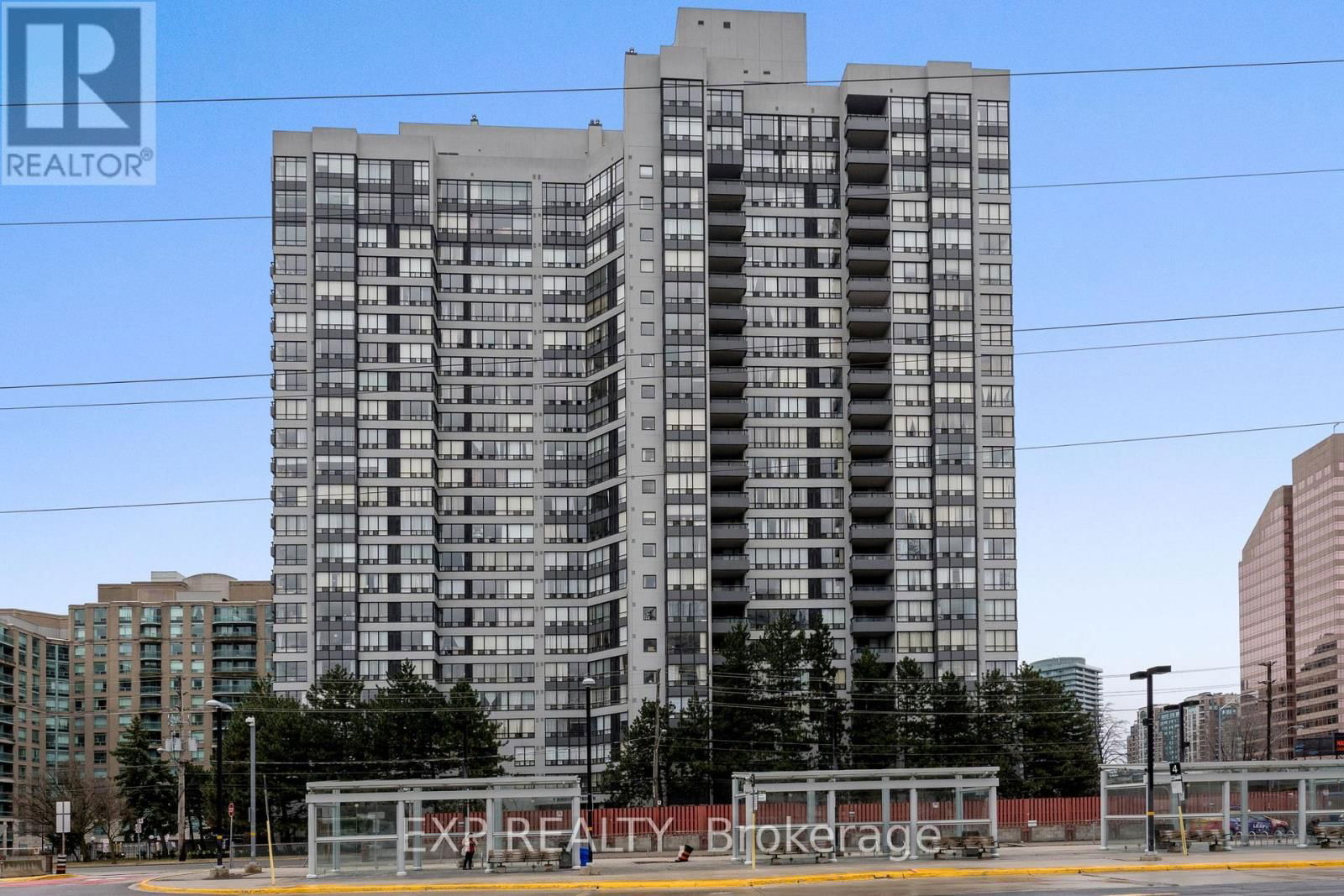 214 - 7 BISHOP AVENUE Image 31