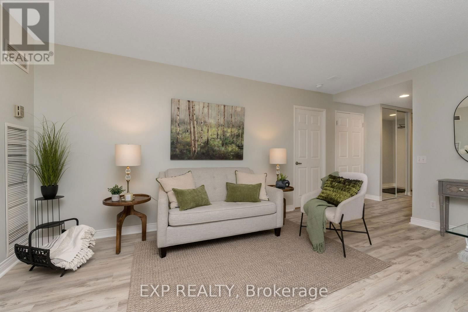 214 - 7 BISHOP AVENUE Image 7