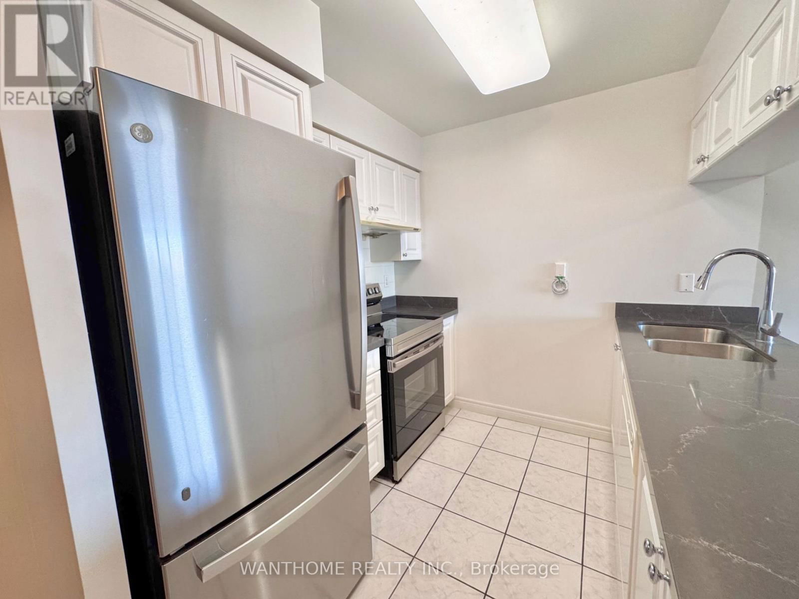 810 - 28 EMPRESS AVENUE Image 3