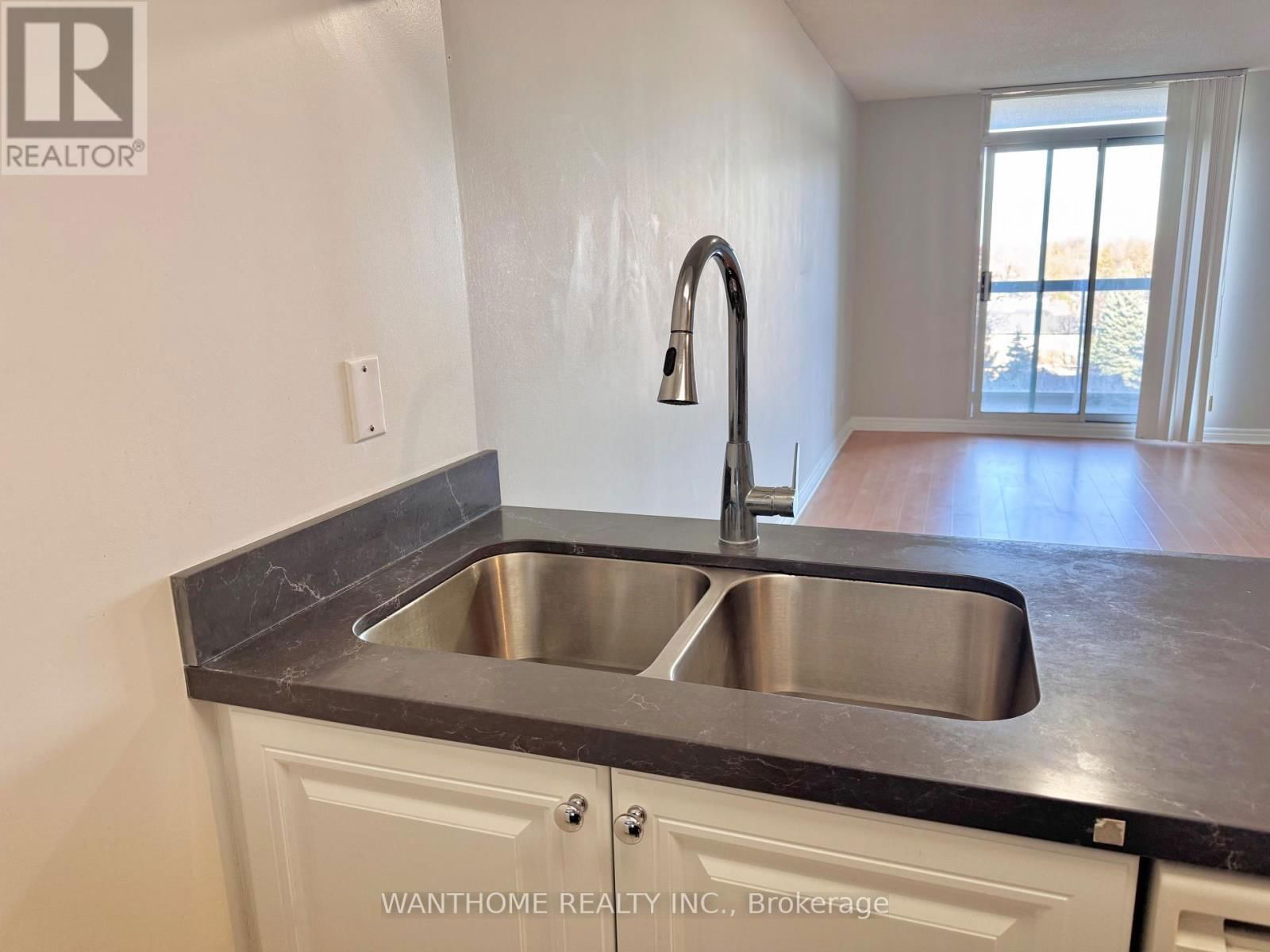 810 - 28 EMPRESS AVENUE Image 7