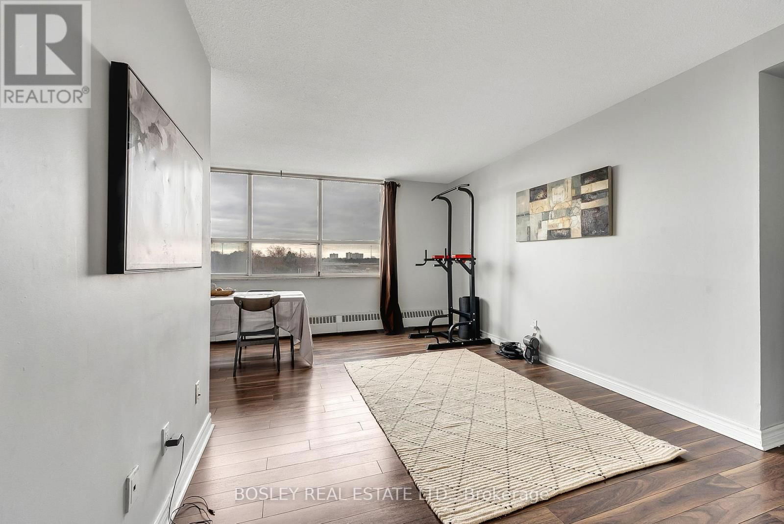 801 - 5 PARKWAY FOREST DRIVE Image 2