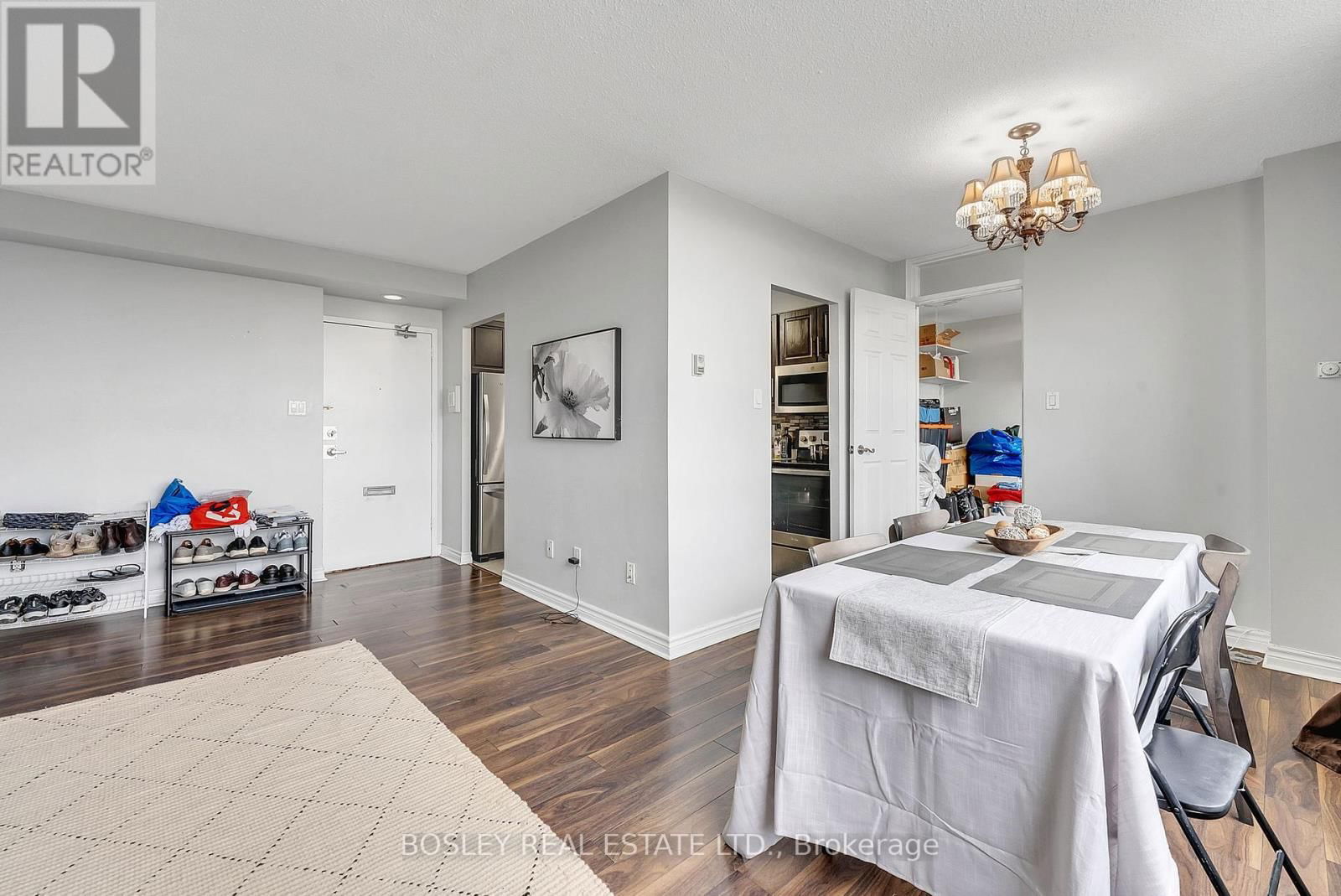 801 - 5 PARKWAY FOREST DRIVE Image 3