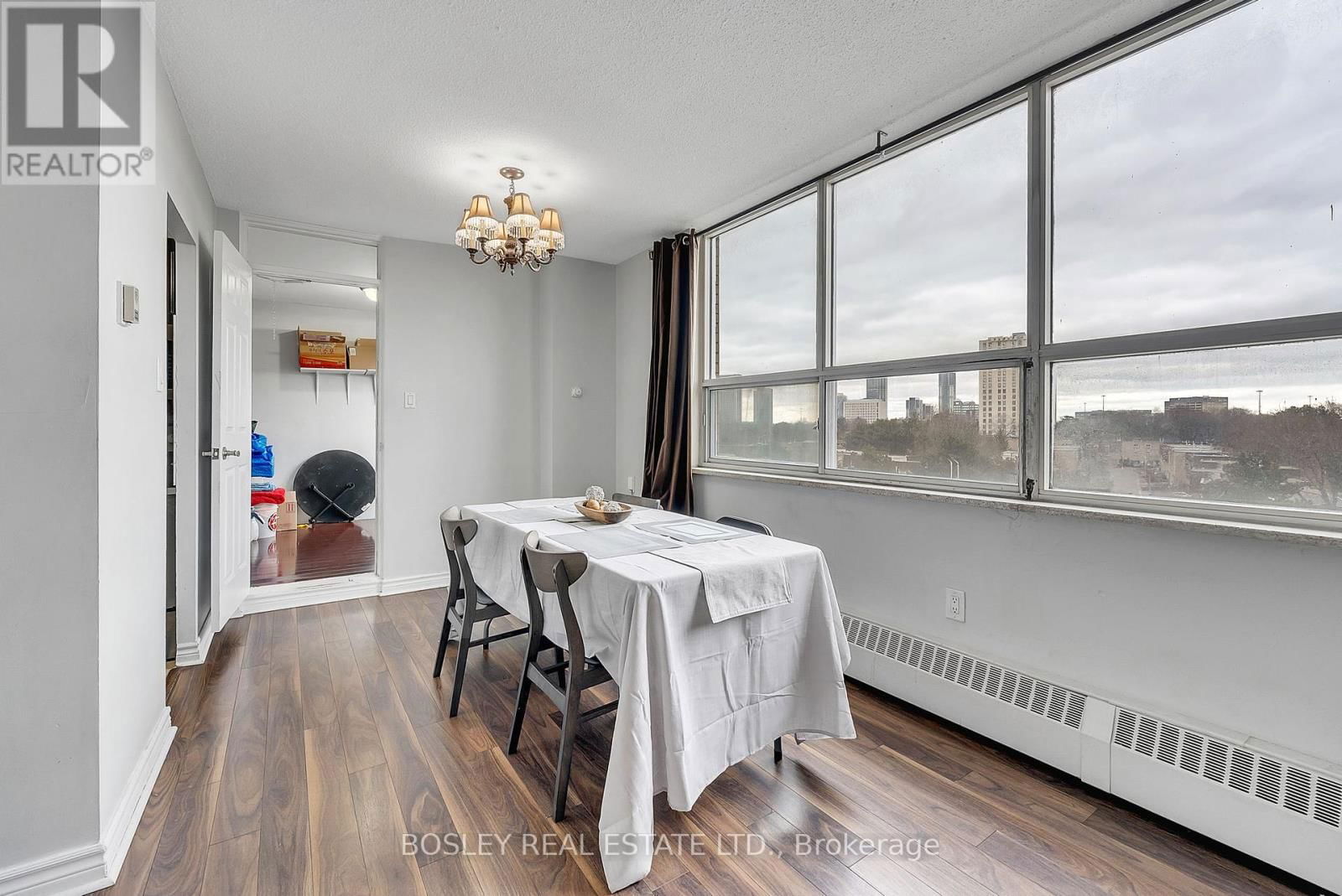 801 - 5 PARKWAY FOREST DRIVE Image 4