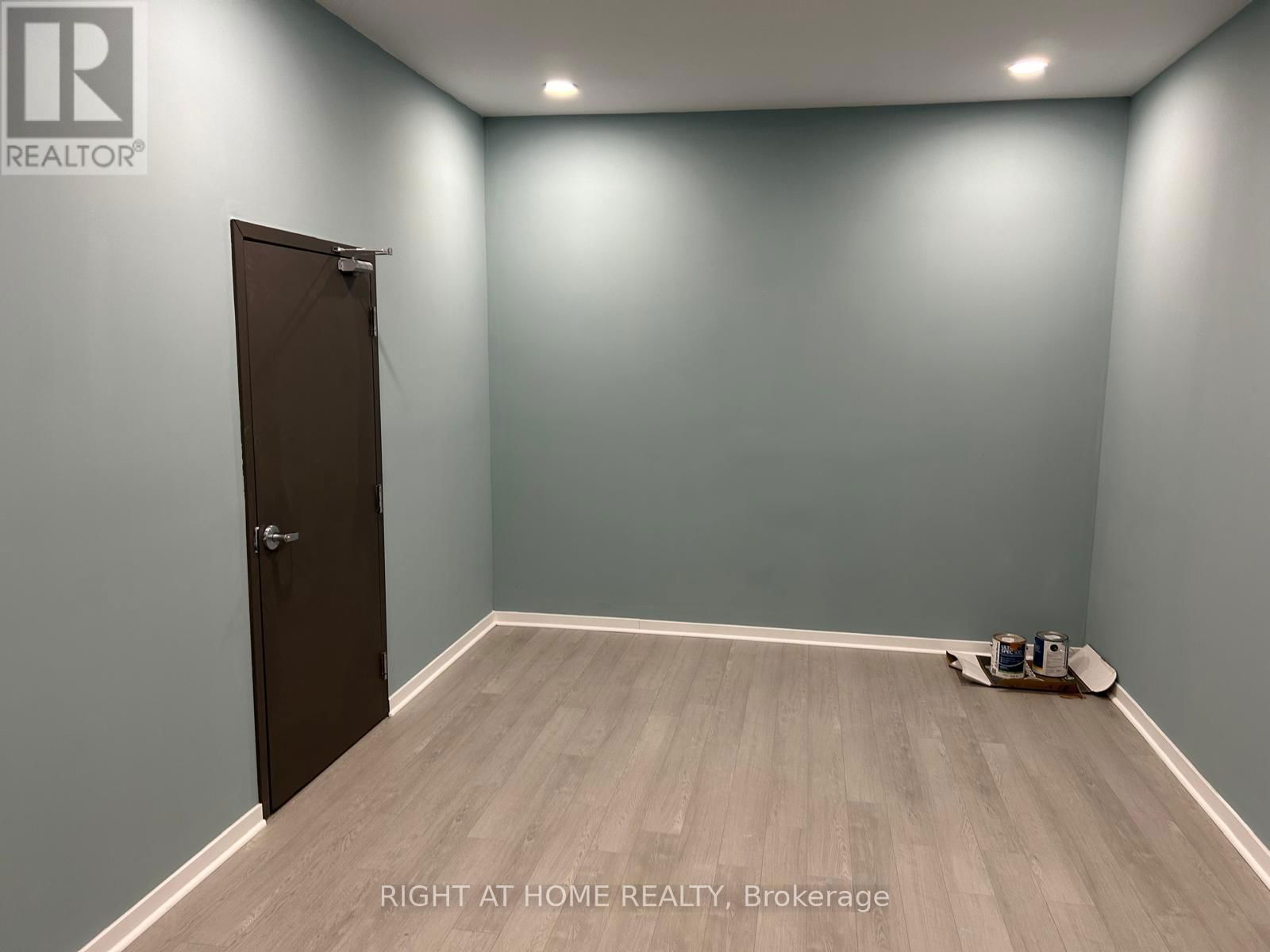 218 VAUGHAN ROAD Image 10