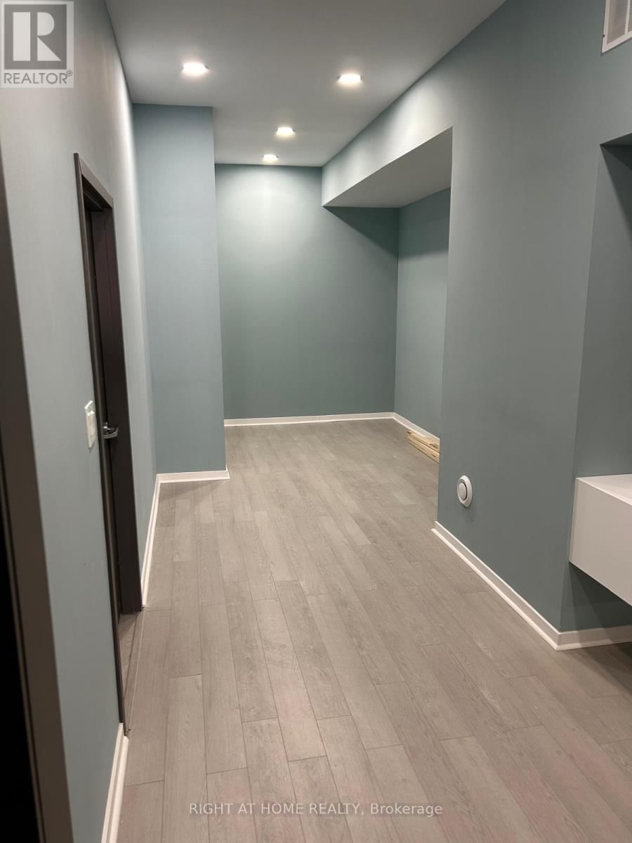 218 VAUGHAN ROAD Image 11