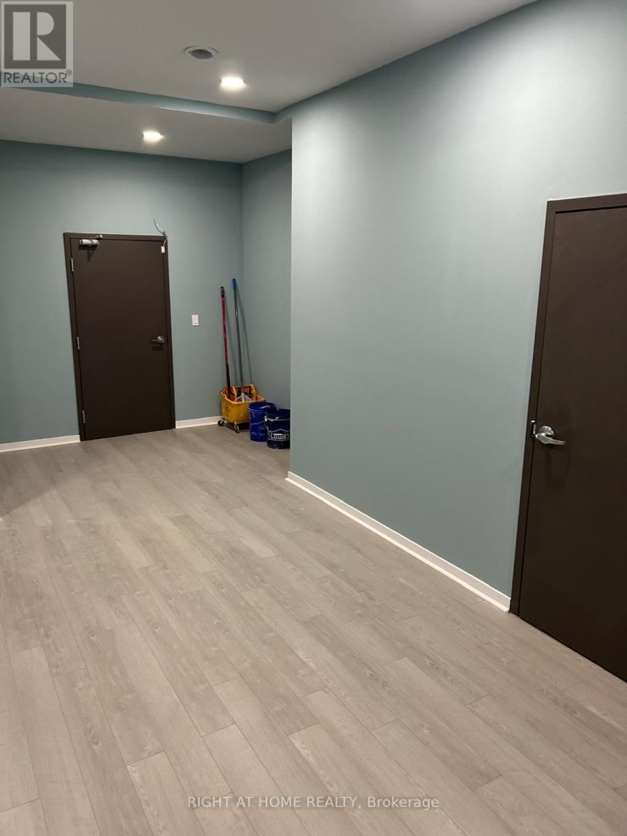218 VAUGHAN ROAD Image 12